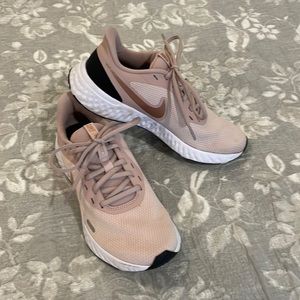 Nike running shoes, size 7.5